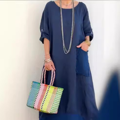 Długa sukienka w jednolitym kolorze, swobodna, z okrągłym dekoltem i kieszeniami