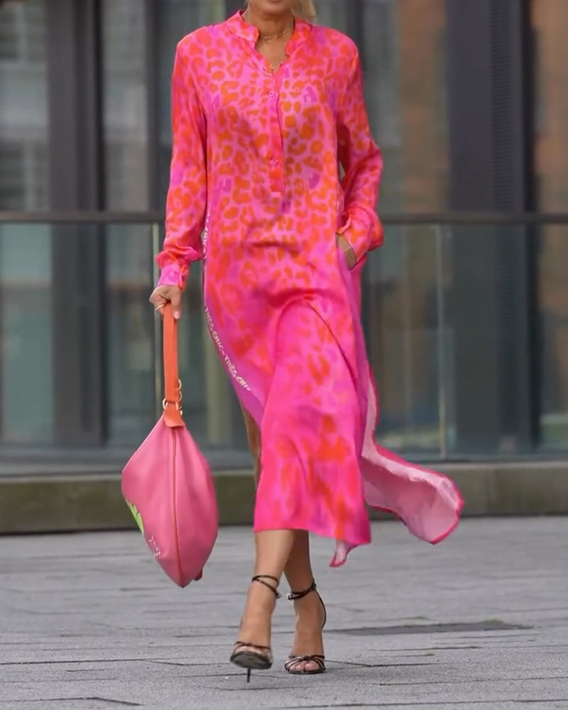 Sukienka z długim rękawem i rozcięciem w panterkę