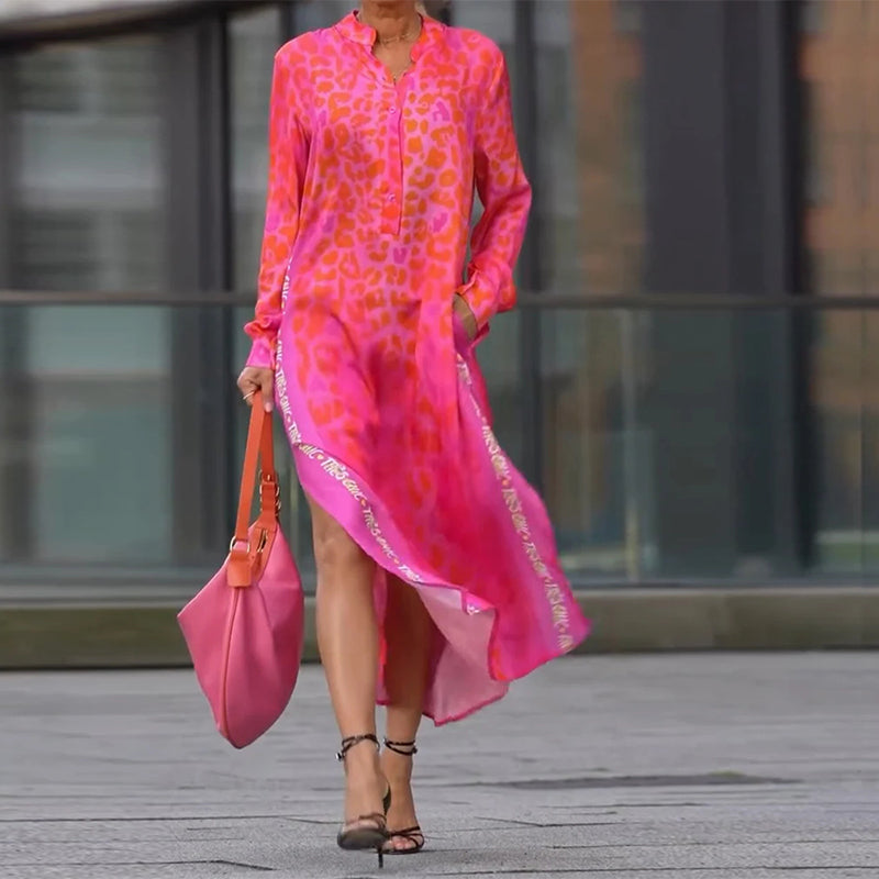 Sukienka z długim rękawem i rozcięciem w panterkę