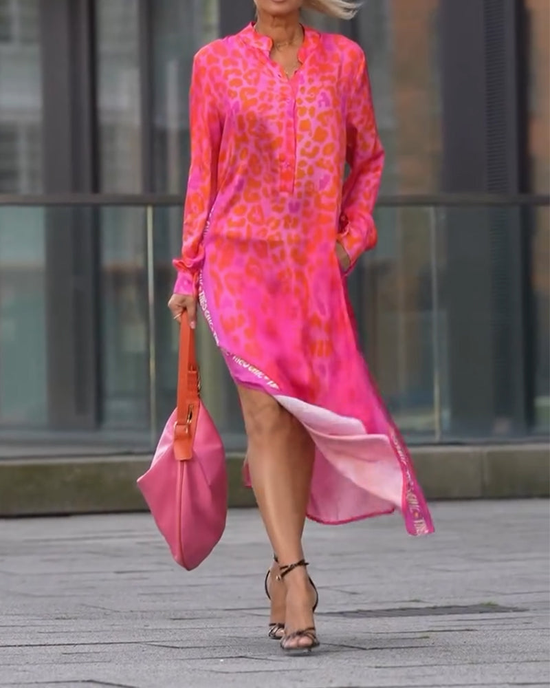 Sukienka z długim rękawem i rozcięciem w panterkę