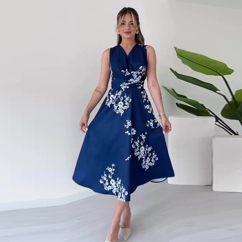 Sukienka damska bez rękawów z nadrukiem i dekoltem w serek