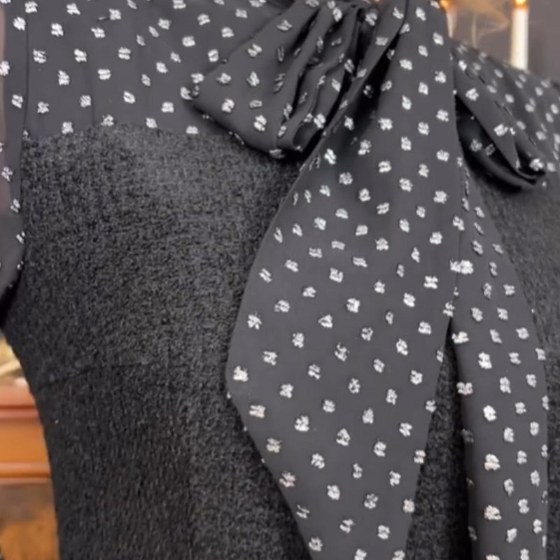 ? Sukienka damska z kokardą przy szyi